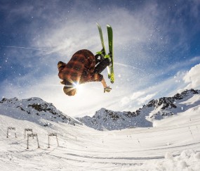 开云官网-意甲焦点战之夜，阿克稳定输出不掉线，铸就防线中流砥柱