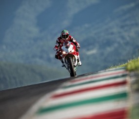 开云下载-这是一篇结合了篮球战术分析、比赛情感与唯一性主题的文章。按照你的要求，我先提炼出三个不同风格的标题，再选择其中一个进行展开