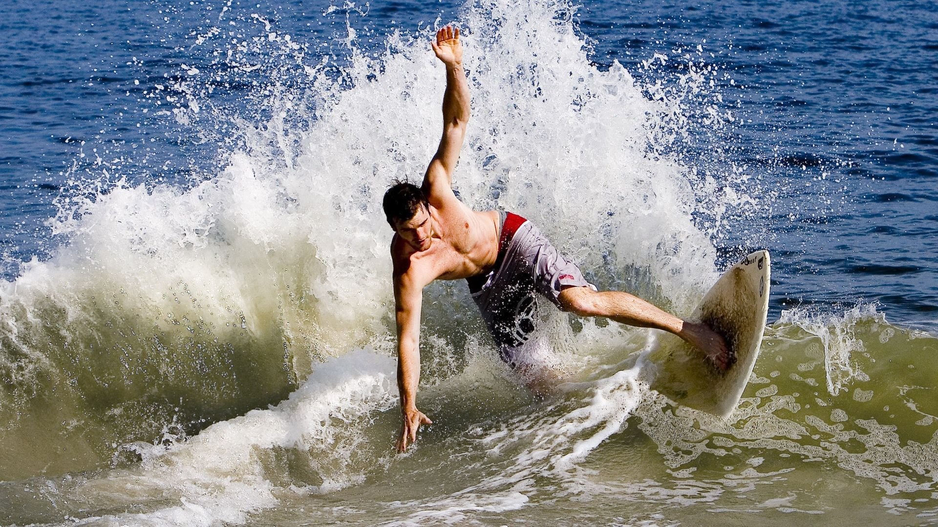 冰峰对决，新疆战术铁幕如何冰封雷霆万钧