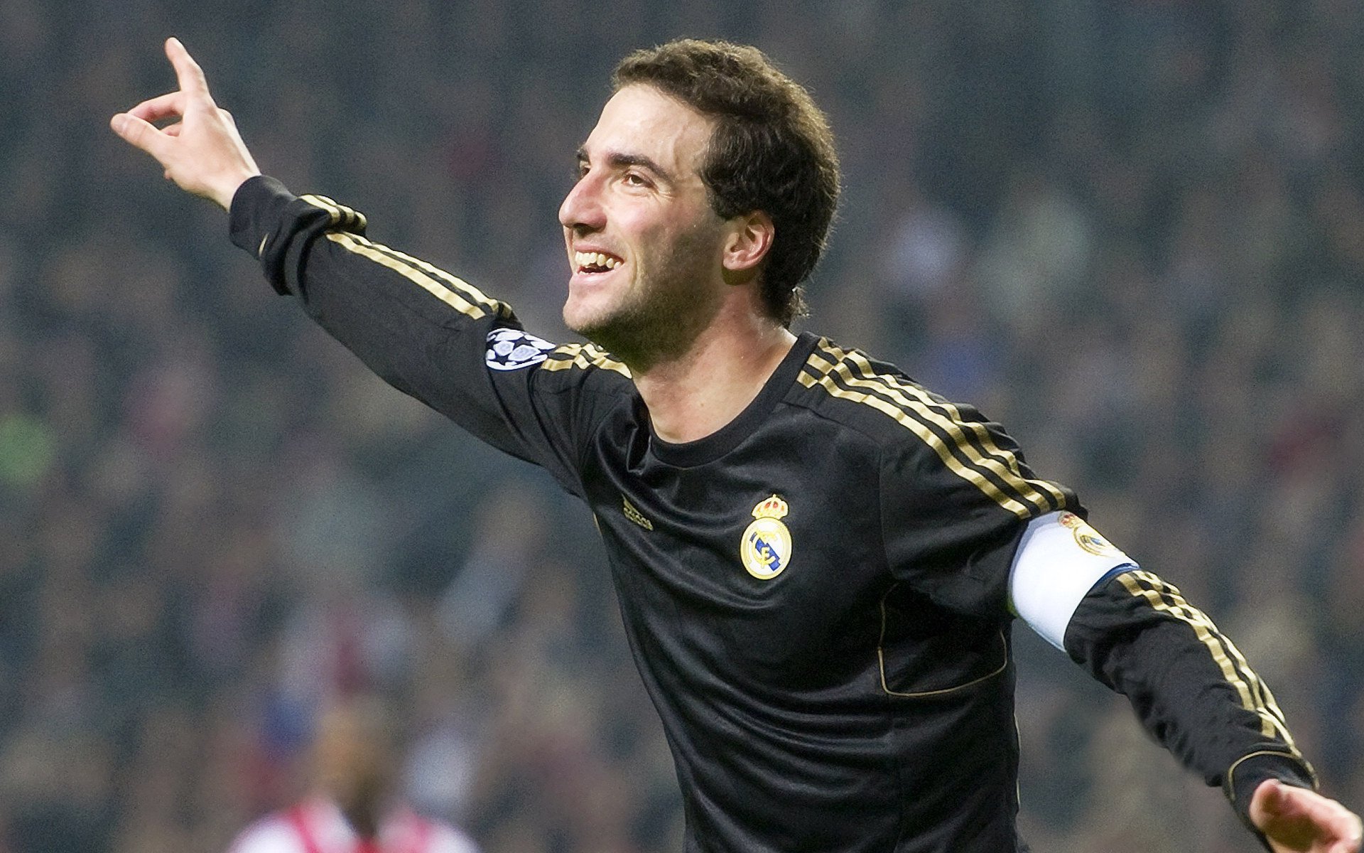 赛道上的最后一秒，索伯绝杀哈斯，维斯塔潘点燃赛场